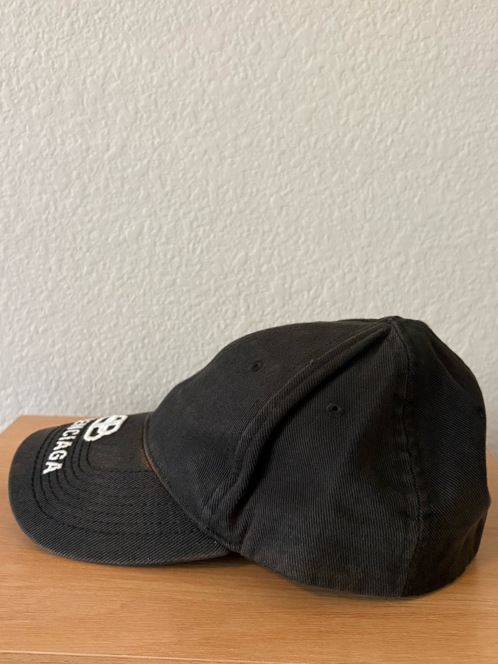 Balenciaga Black Cap with White Embroidered Logo - Picture 4 of 7